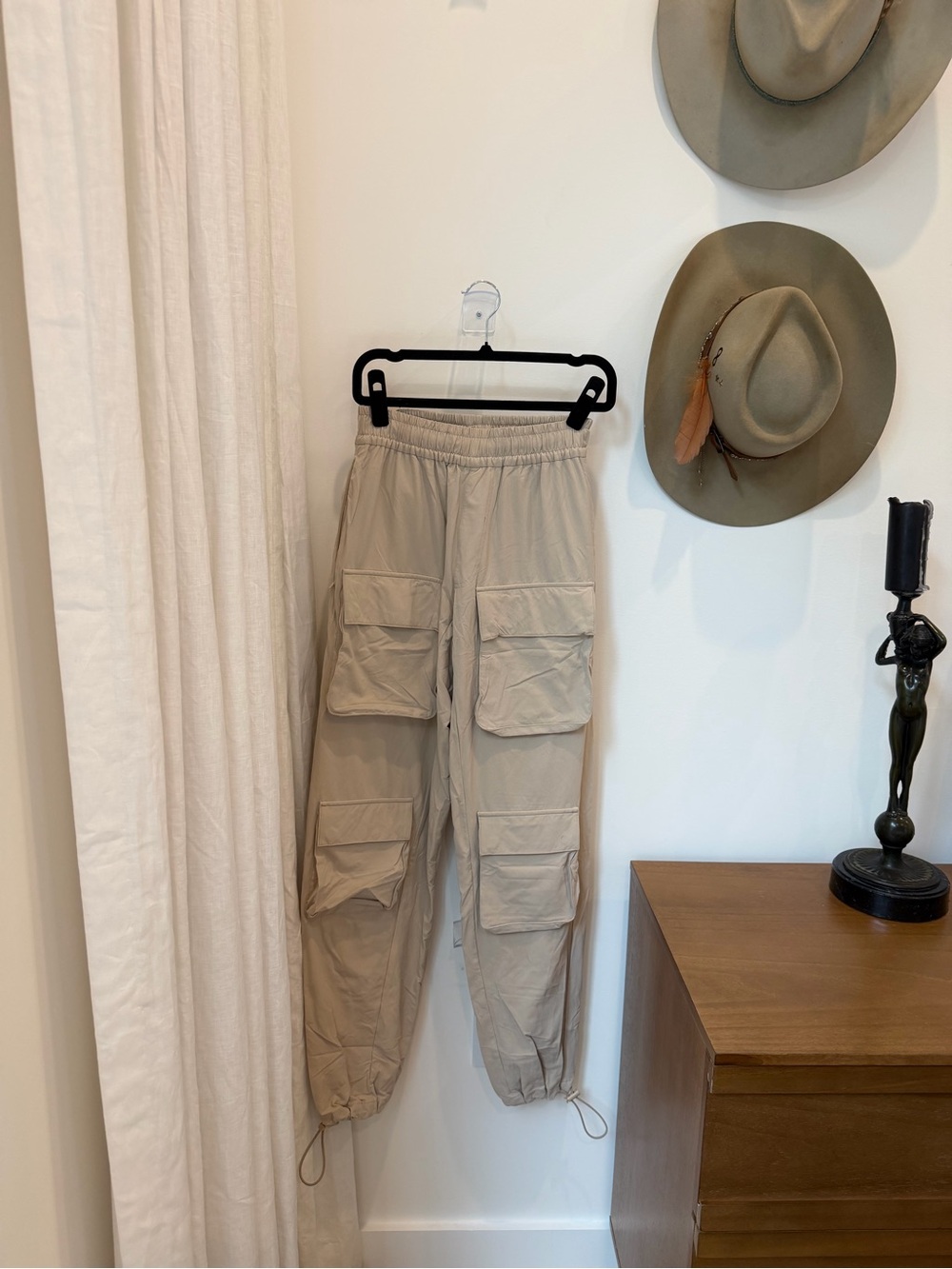 ALO Yoga Men's Tan Cargo Jogger Pants with Multiple Pockets
